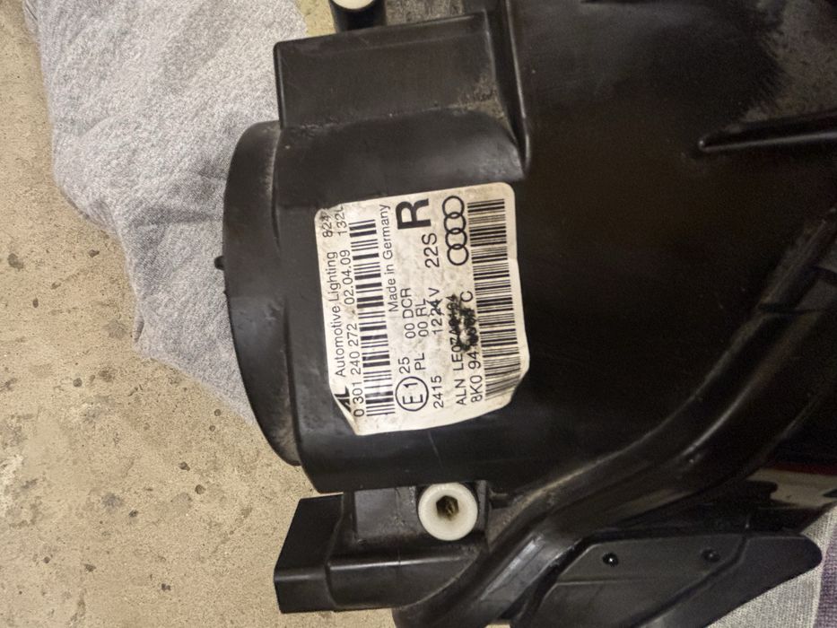 Lampa prawa  bi Xenon Audi 4 b8