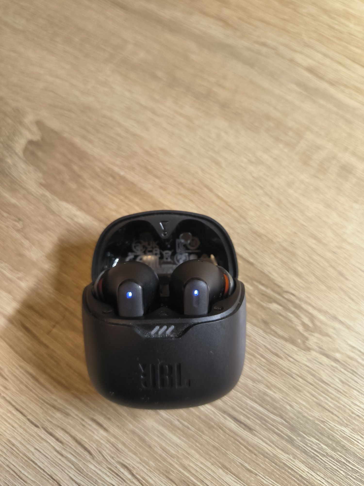 Навушники бездротові JBL TUNE FLEX купував в Америці за 70$