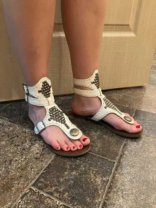 Женские босоножки