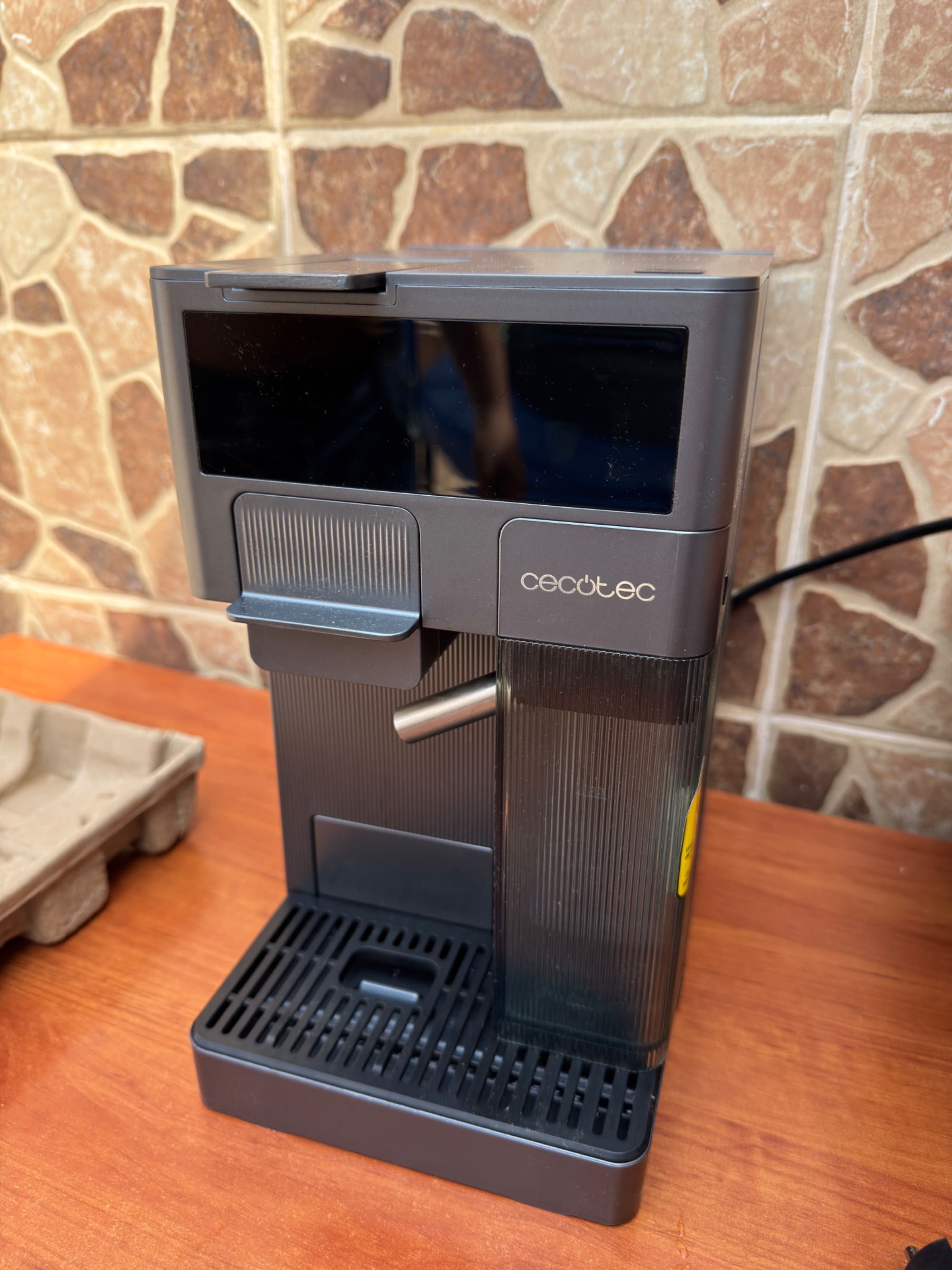 Nova maquina de cafe para cafe moido e multicapsulas