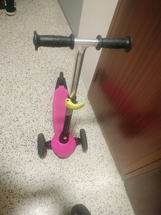 Trotinete e bicicleta sem pedais