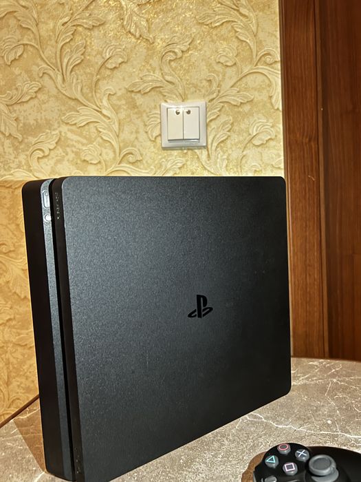 PS4 slim 1TB +2 джойстика +2 частини The Last of Us
