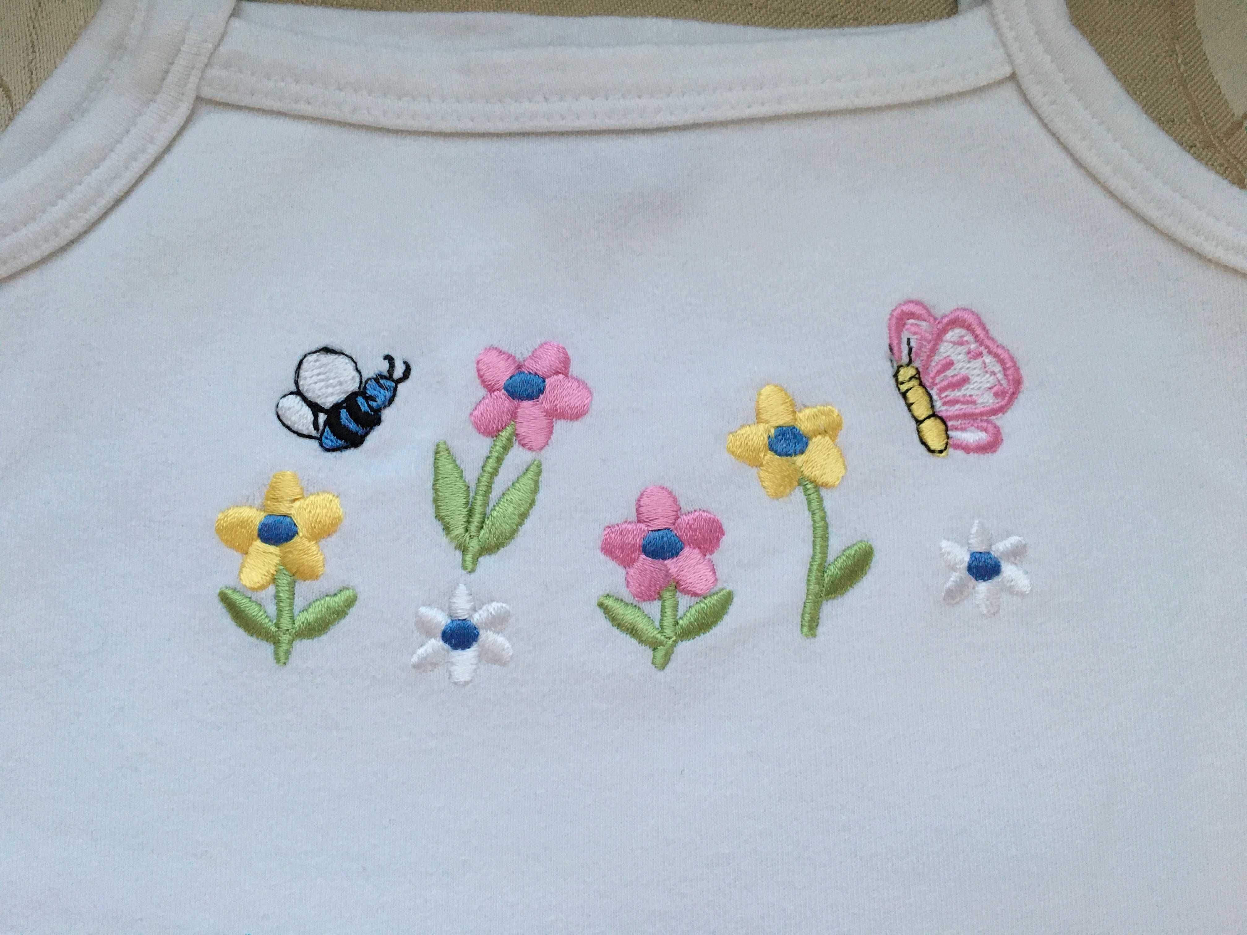Biała koszulka na ramiączkach z haftem kwiatki i motylki r. 116