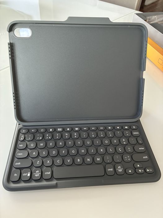 Capa nova para iPad com teclado português