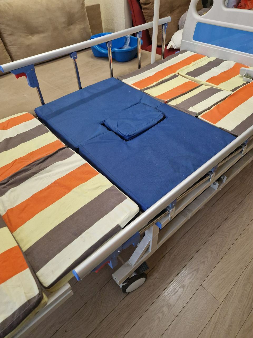 Електричне, медичне ліжко з боковим переворотом для важкохворих