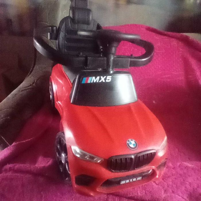 Машина с батьківською ручкою