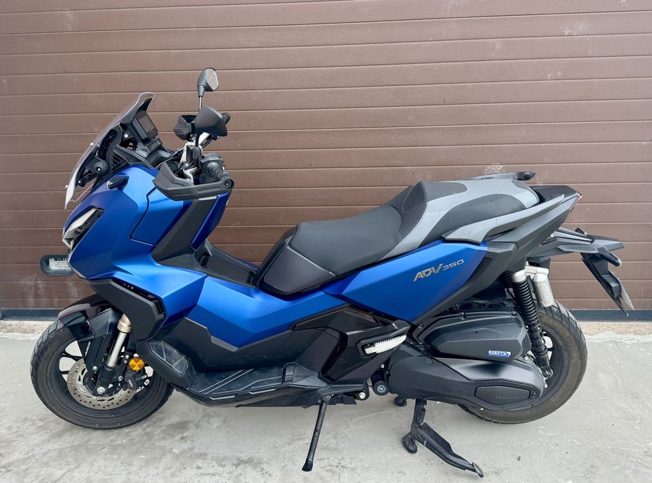 Honda ADV350 em muito bom estado