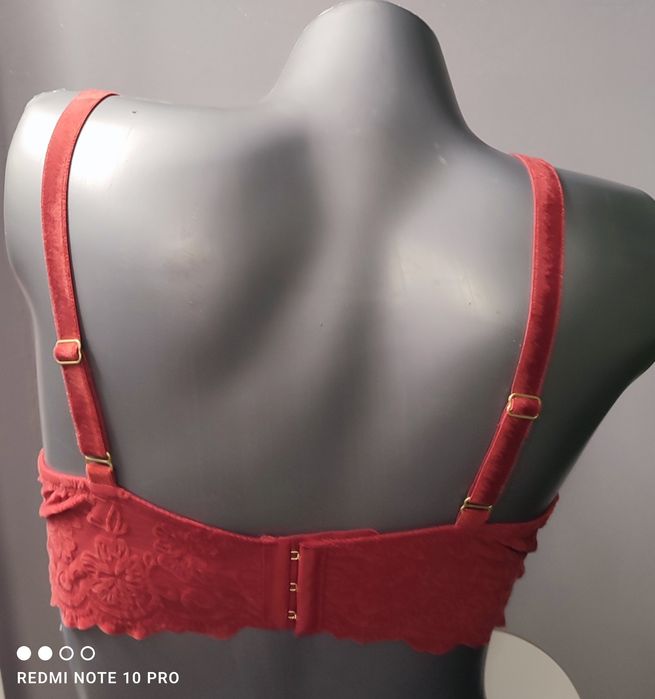 Biustonosz Triumph 85B.   0376