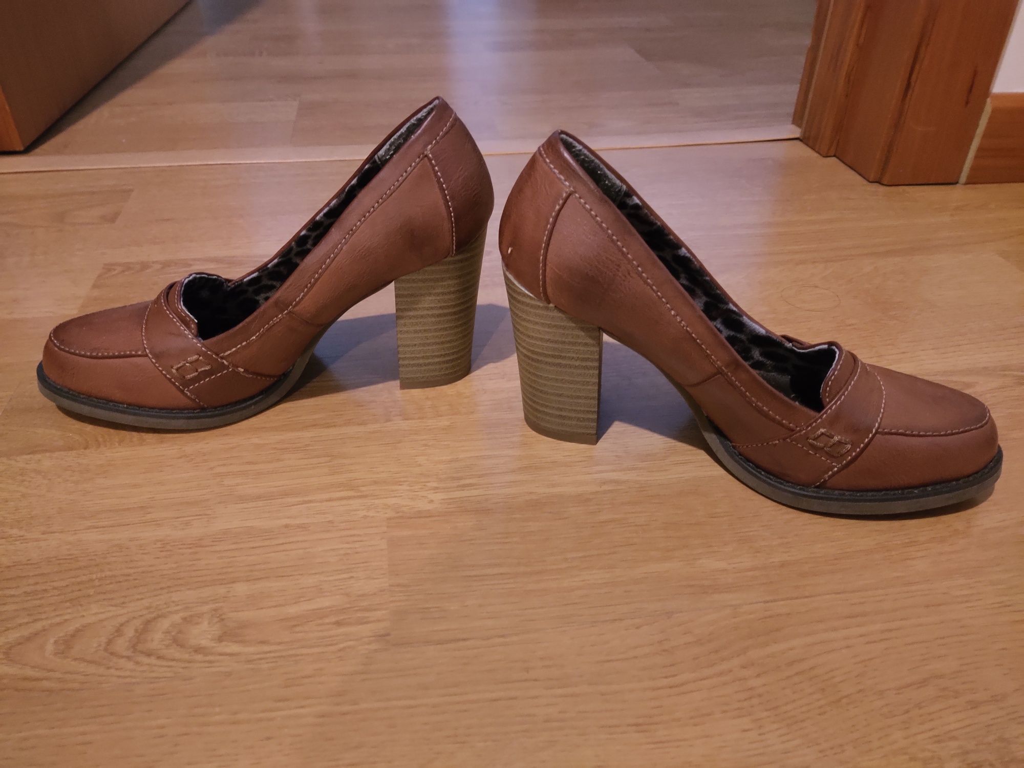 Sapatos, tam. 37