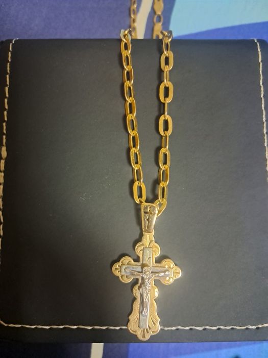 Ланцюжок з крестиком.