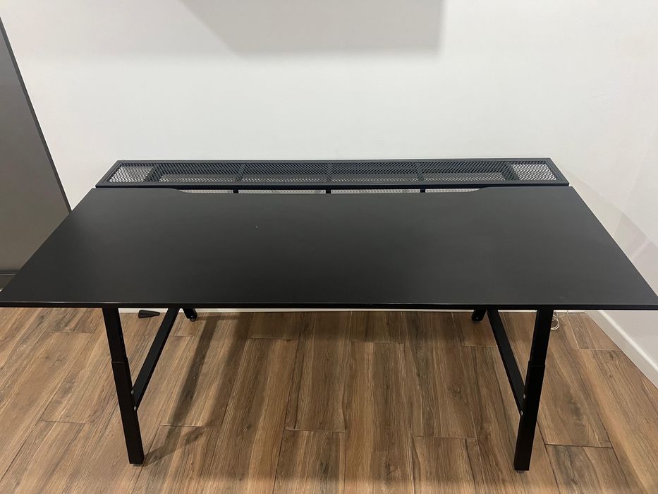 Mesa gamer IKEA.