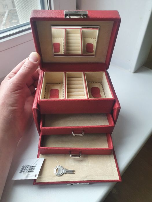 Скринька для прикрас