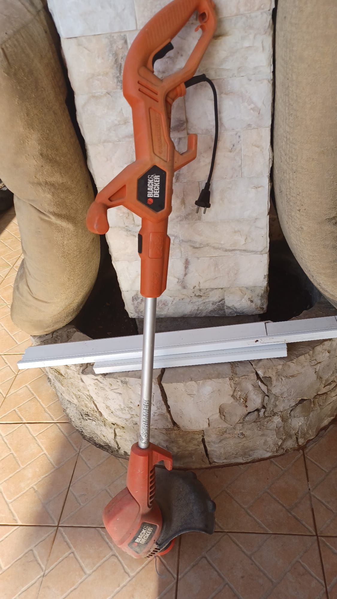 Roçadora elétrica black DECKER