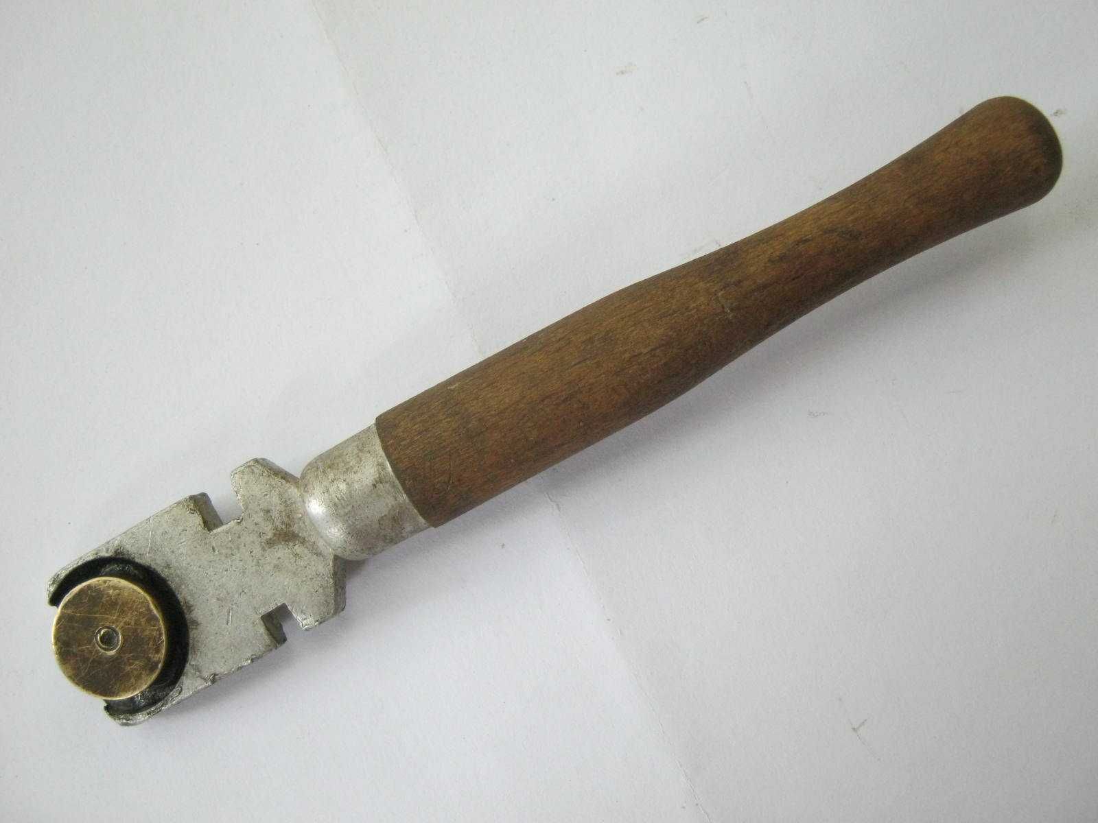 стеклорез роликовый
