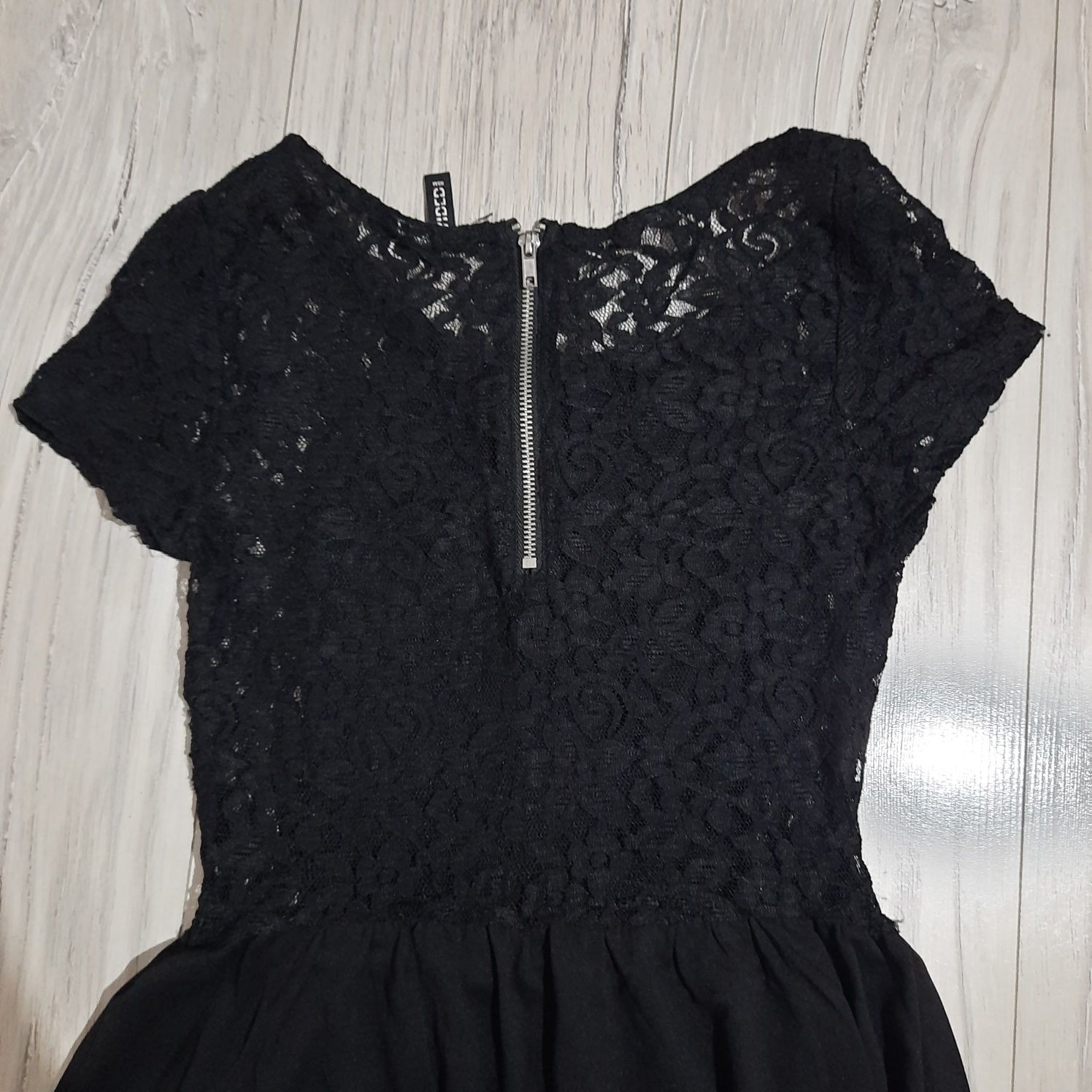 Sukienka z ozdobnymi plecami/koronka/H&M/r.S
