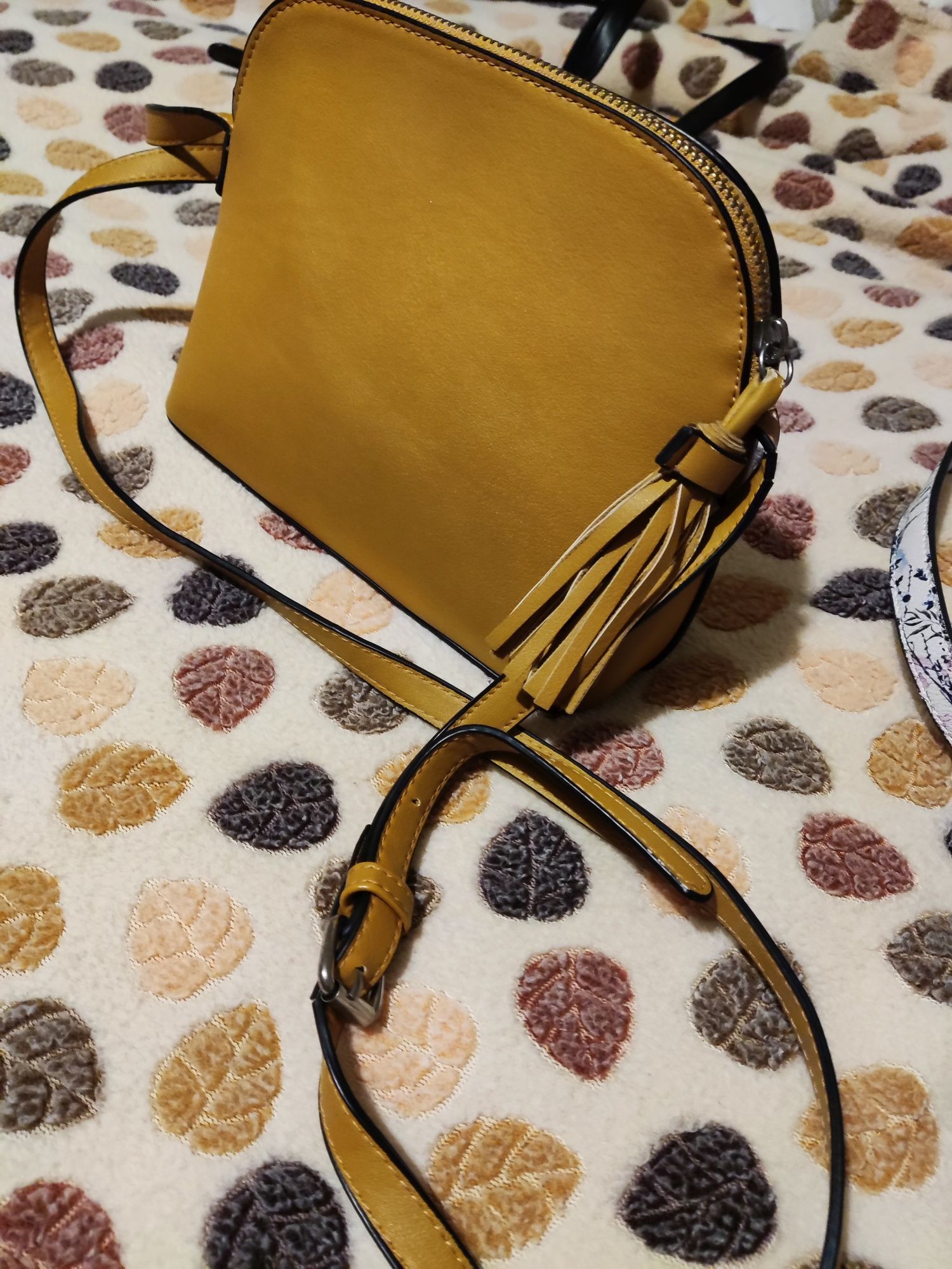 Vendo Bolsa tiracolo amarela