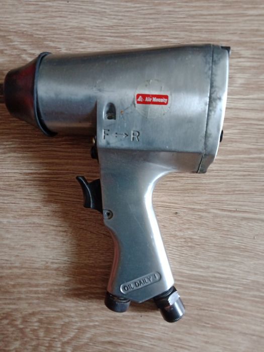Пневматический ударный шуруповерт
