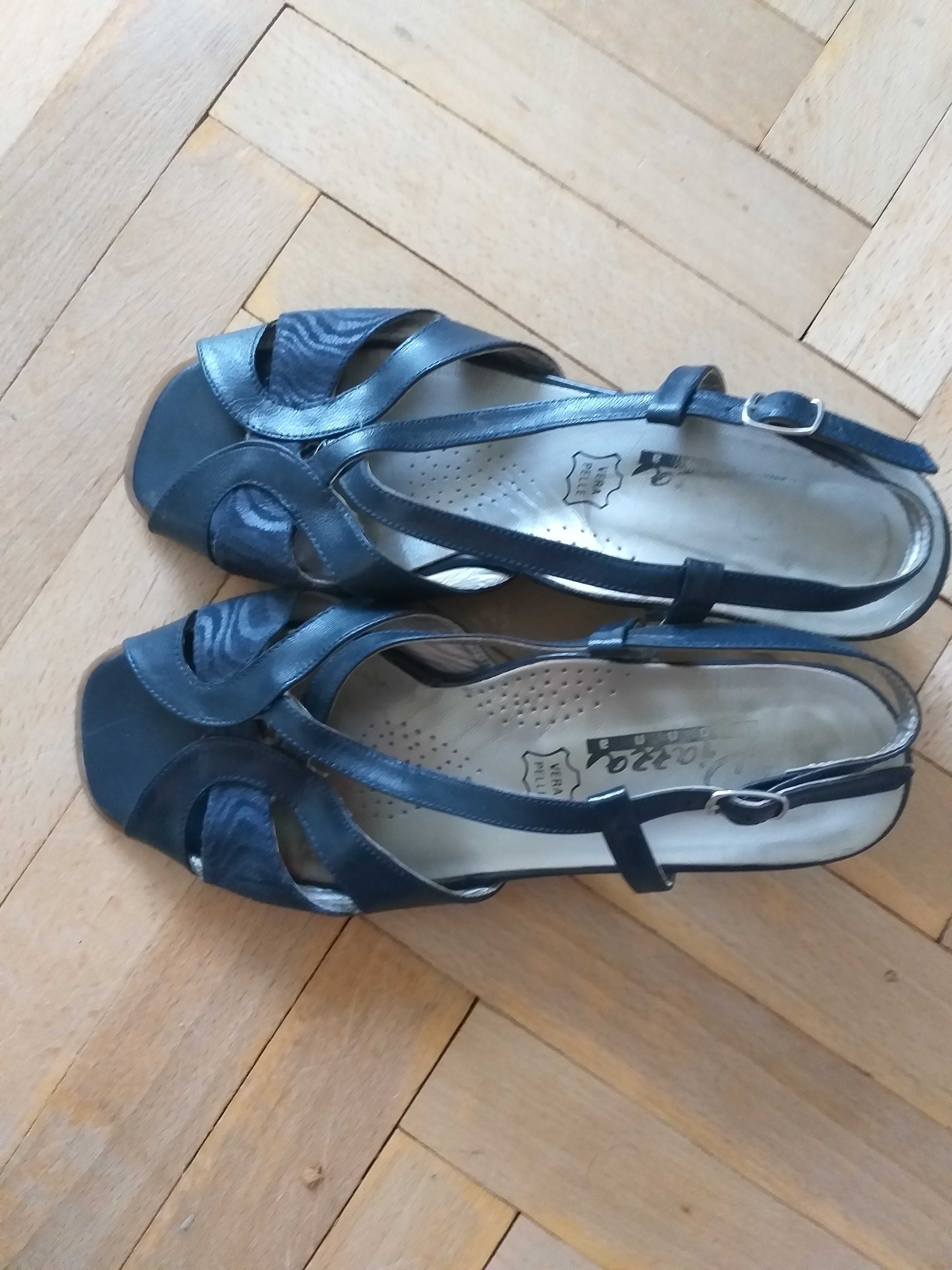 Sandały niebieskie 24 cm