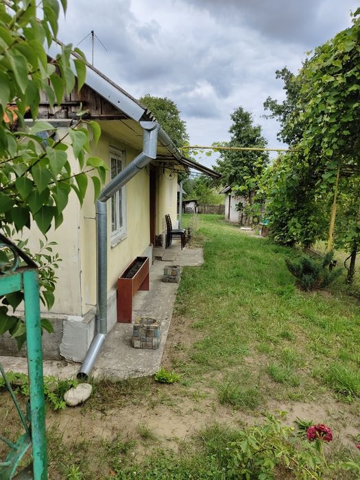 Продаж земельної ділянки з будинком с.Бортятин 50км від Львова.