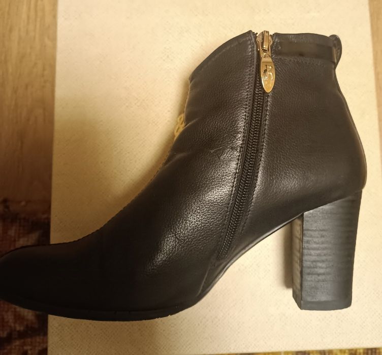 Жіночі шкіряні демисезонні черевики