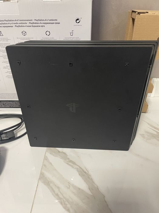 Sony playstation 4 PS4 Pro отличное состояни, +100 игр