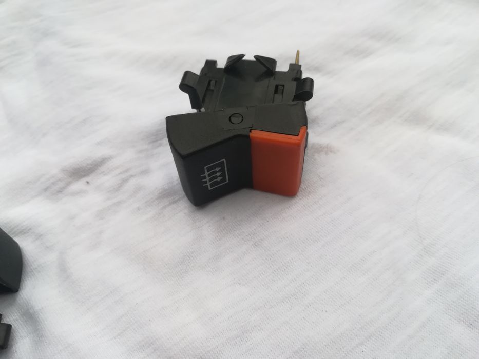 Fiat 126p włącznik ogrzewania szyby tylnej ST. Nowy