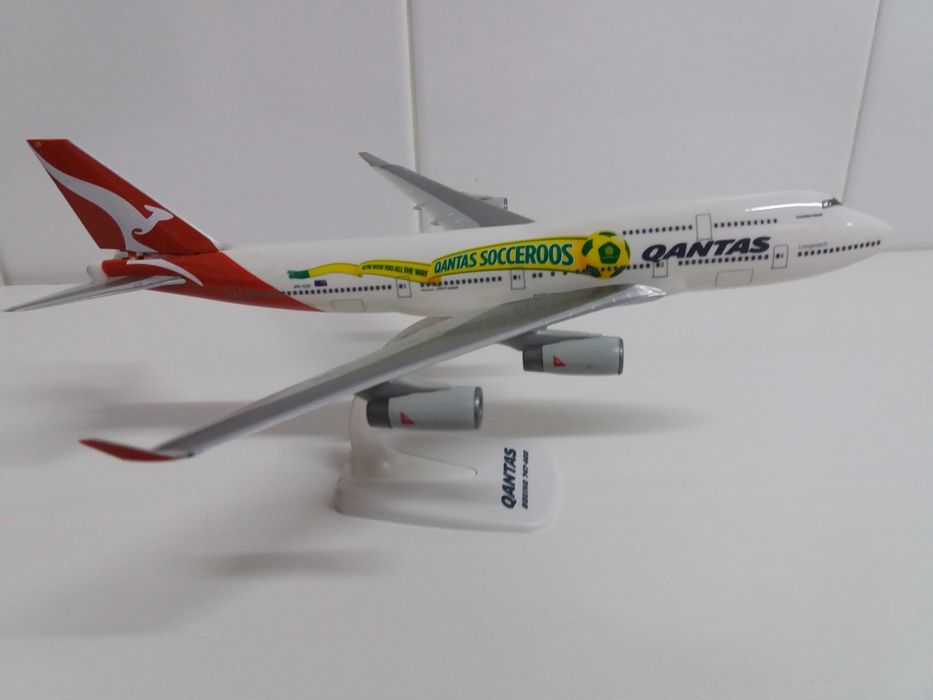 Avião de coleção- QANTAS Boeing 747-400 com 28 cm de comprimento