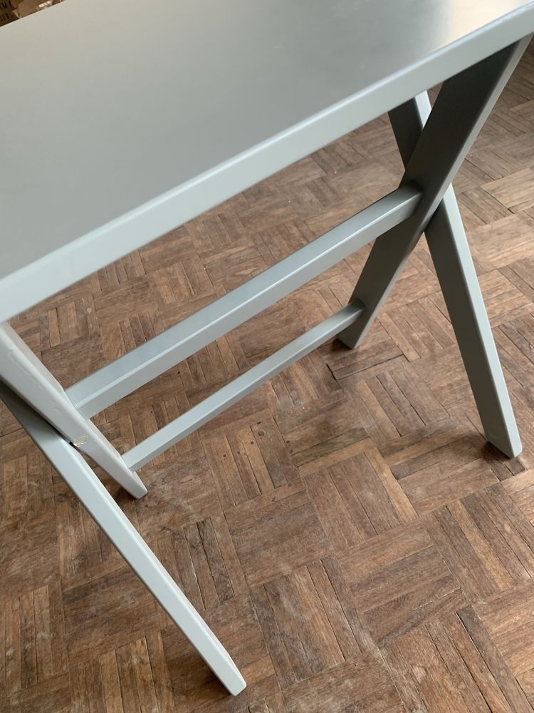 Mesa de apoio com tampo tabuleiro ikea