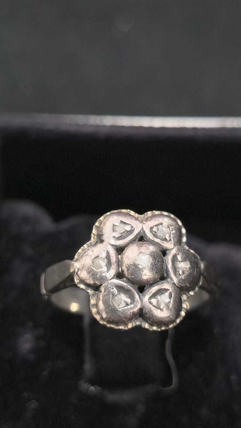 anel personalizado em prata com 7 lascas de diamante