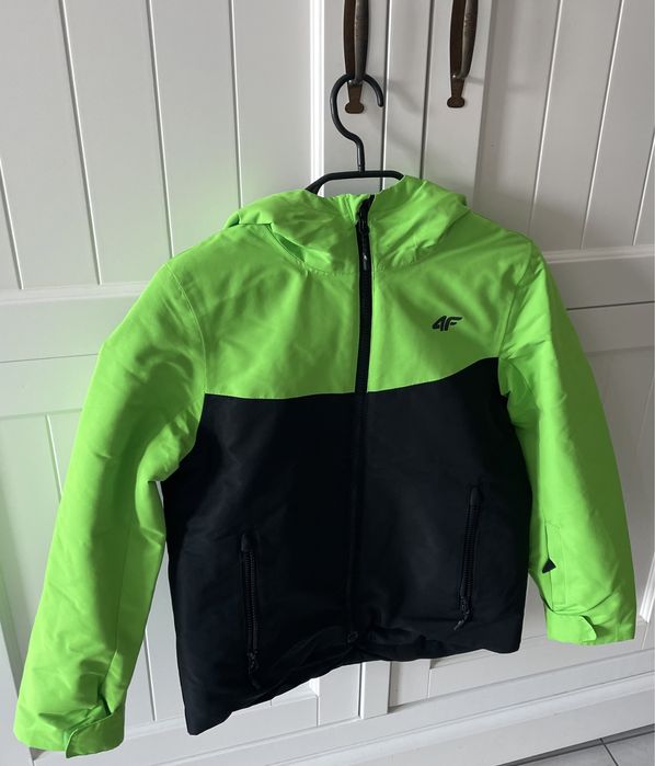 Kurtka zimowa dla chłopca 4 F rozmiar 146