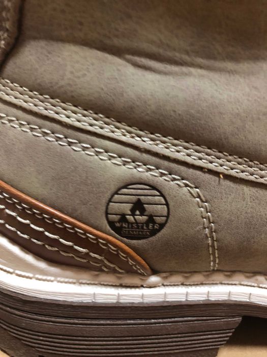 Продаю жіночі зимові черевики бежевого кольору, розмір 39.