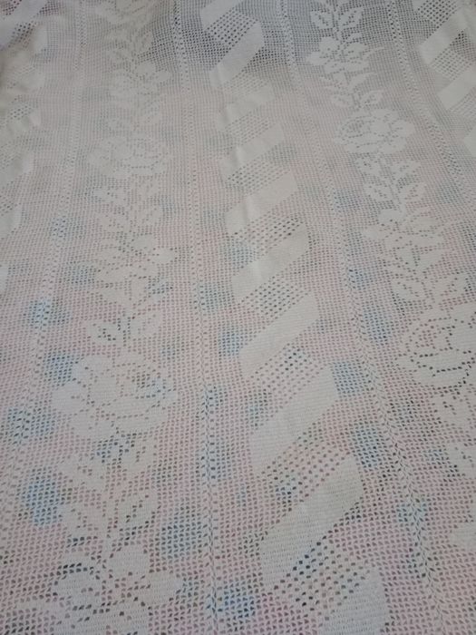 7 Colchas feitas á mão em crochê linha branca e uma de lã cor verde