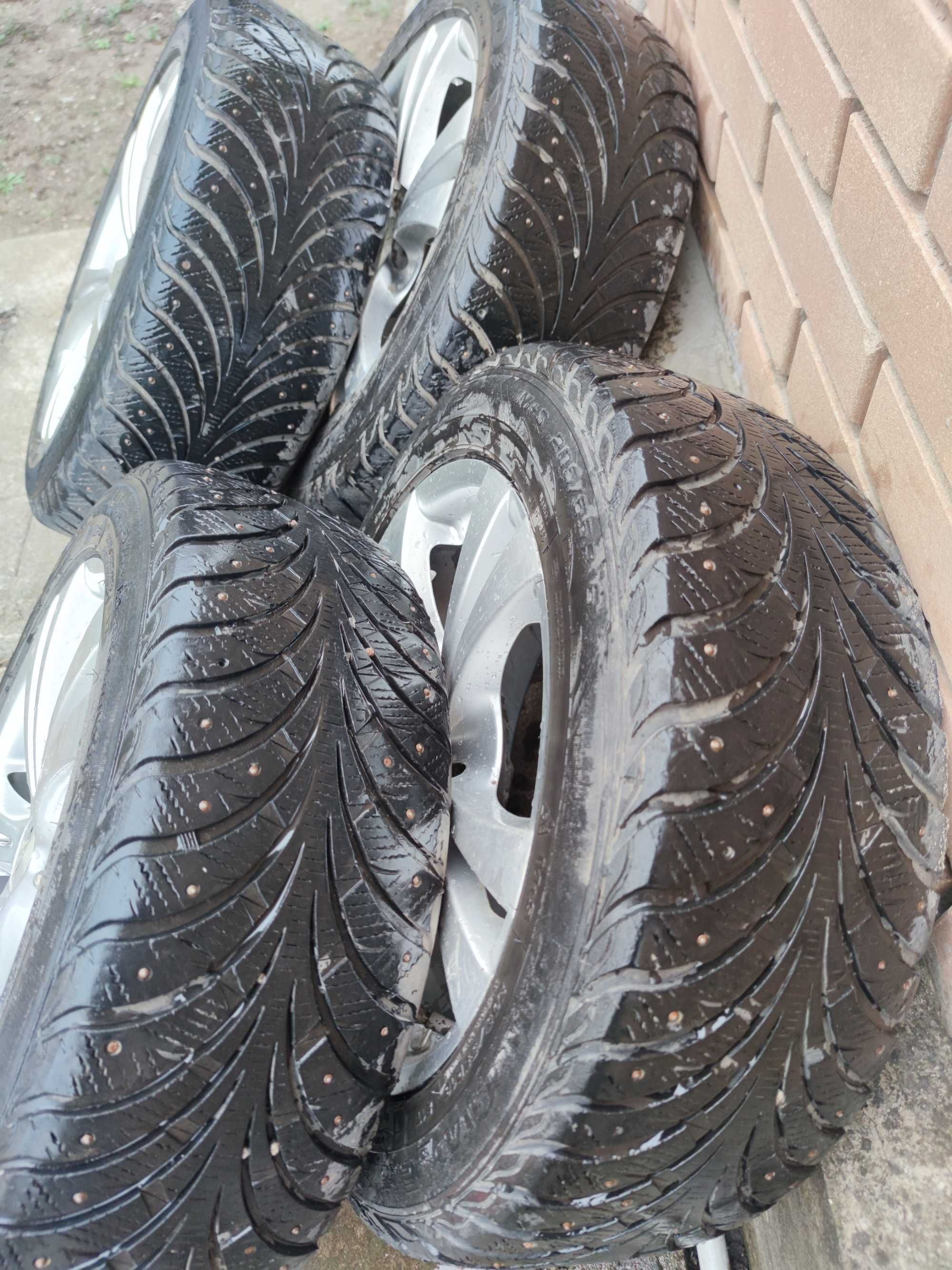 Зима Goodyear UltraGrip на титанах R16  9493167589