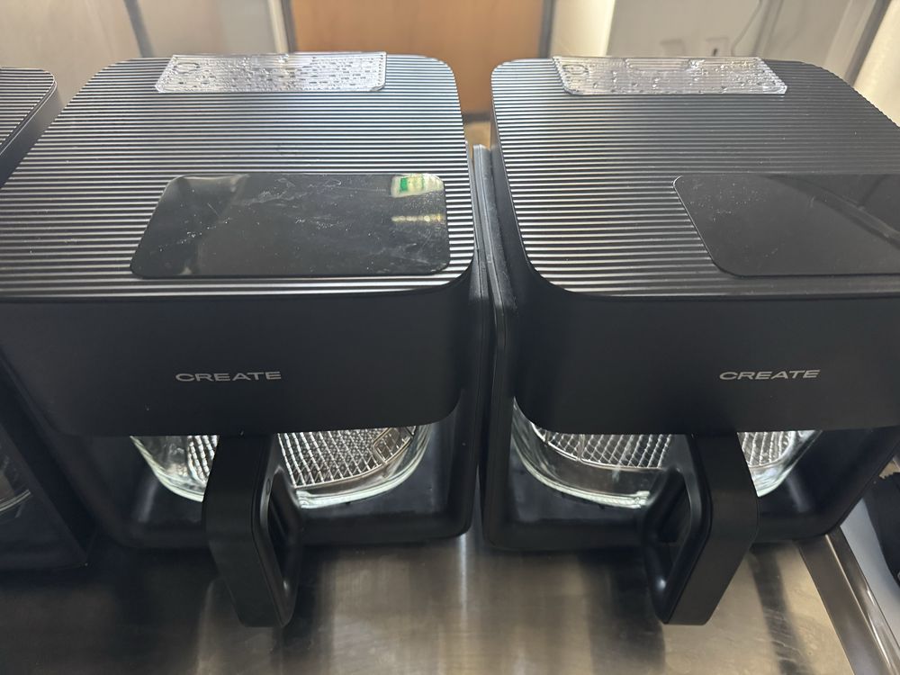 Duas airfryer novas