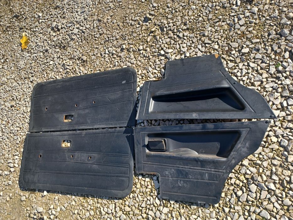 Boczki drzwiowe golf mk1 3d czarne.