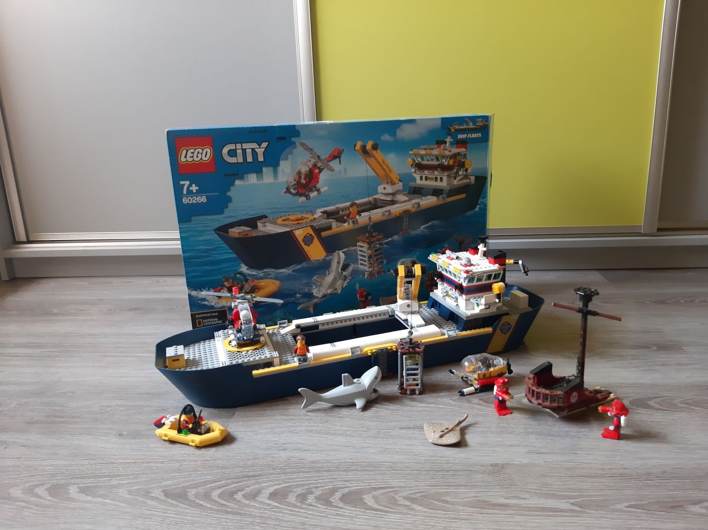 Zestaw lego city 60266 statek