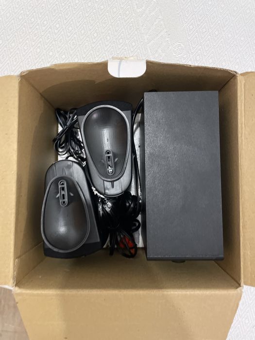 2 colunas + 1 subwoofer