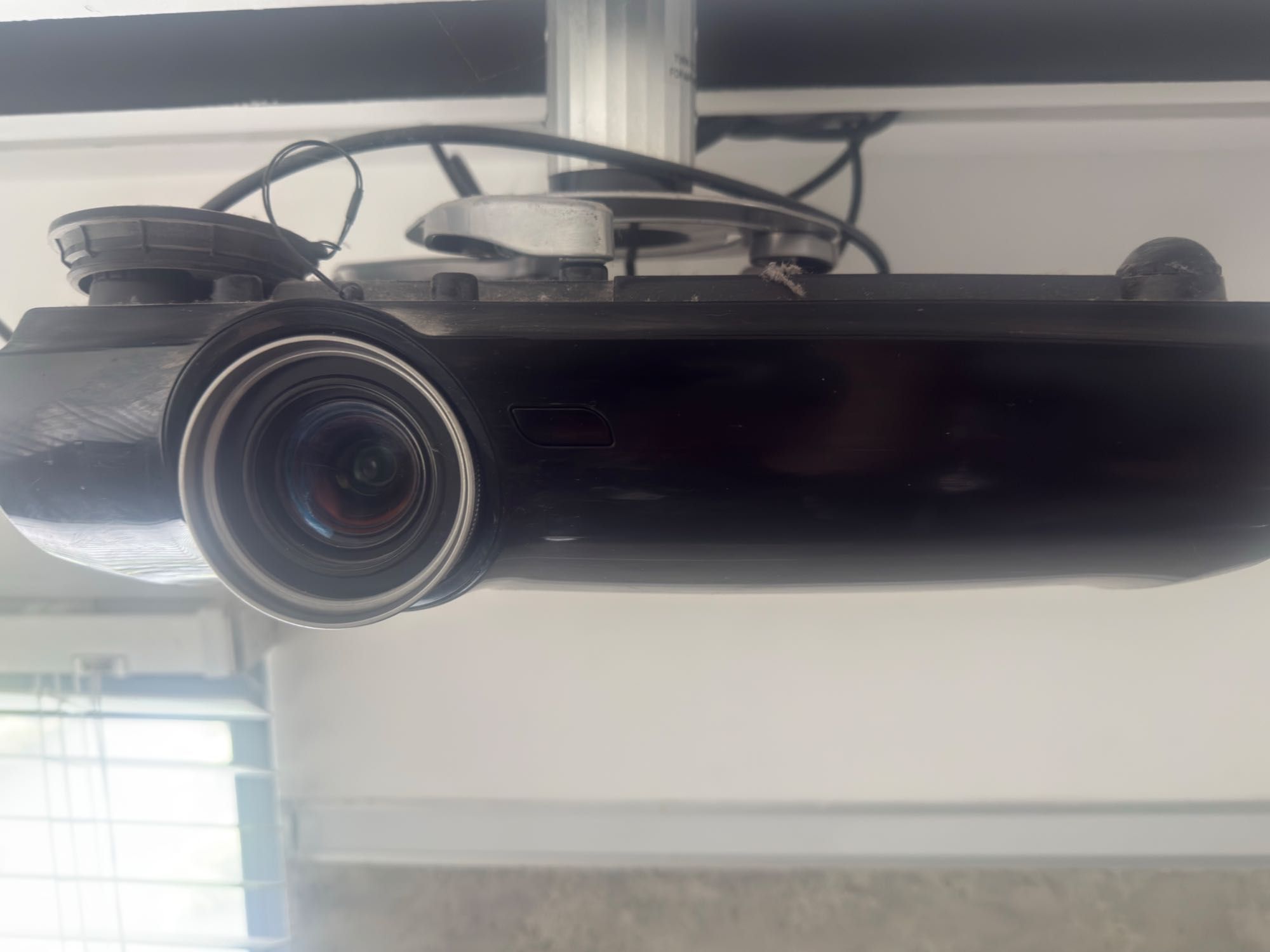 Projektor Optoma HD33 + ekran Kraftmann 110 cali  Kino 3D w Twoim domu
