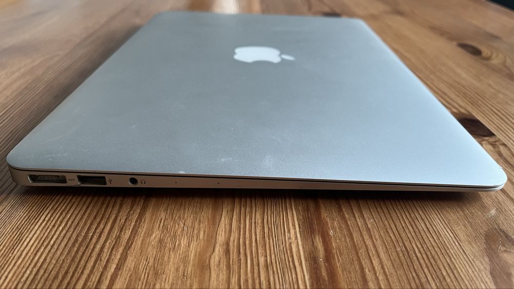 Laptop MacBook Air 7,2 A1466 13"– Intel Core i5 1,6 4GB, 128GB