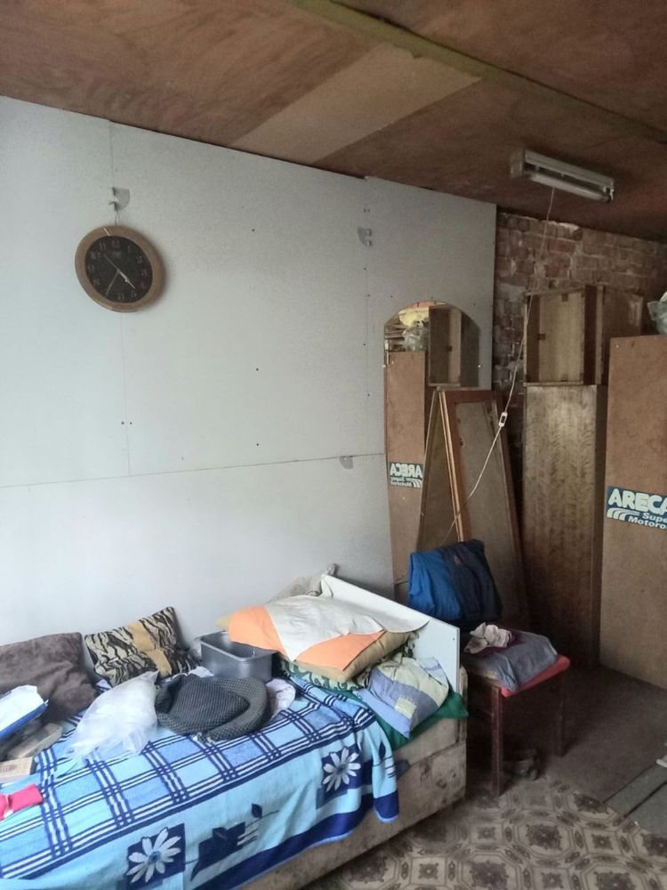Дача біля озера в місті