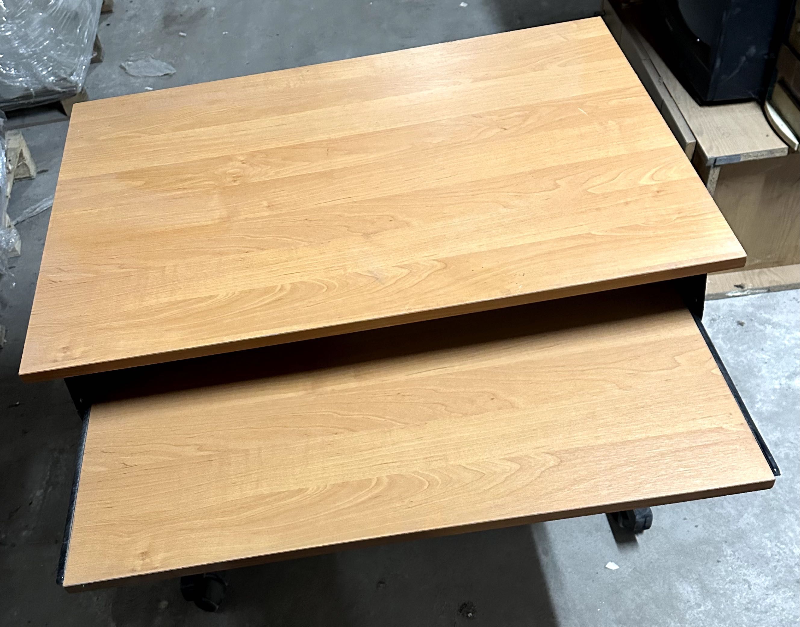 Biurko na kółkach, szer 88 cm x głęb 60 cm x wys 76 cm