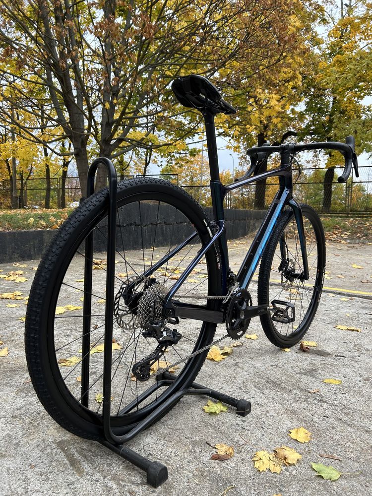 Giant revolt advanced 2 M starry night gravel carbon