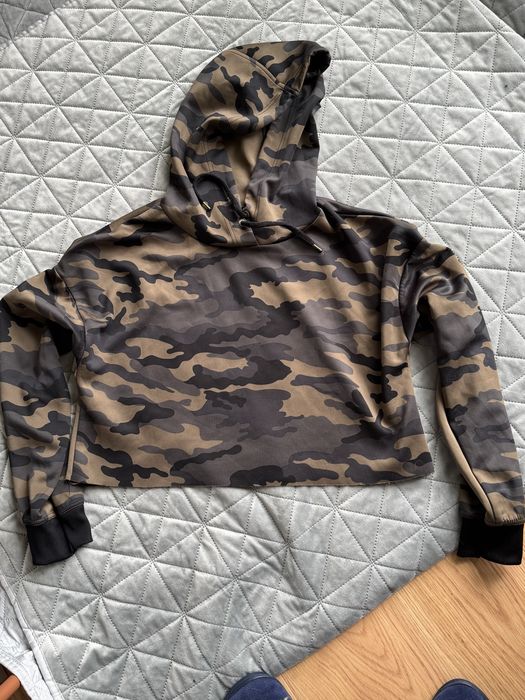 Camisola croptop camuflada