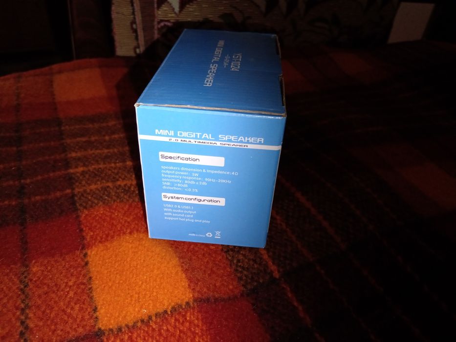 Колонки портативні з AUX та USB дротами.