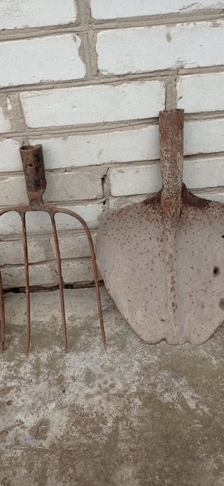 Вила ,лопати ,заступ. Металобрухт.