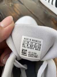 Adidas кросівки