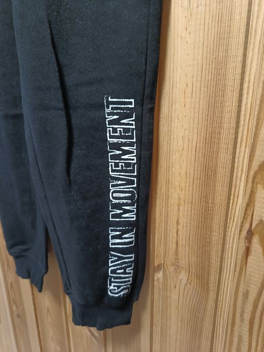 Chłopięce spodnie dresowe rozm. 146 /152