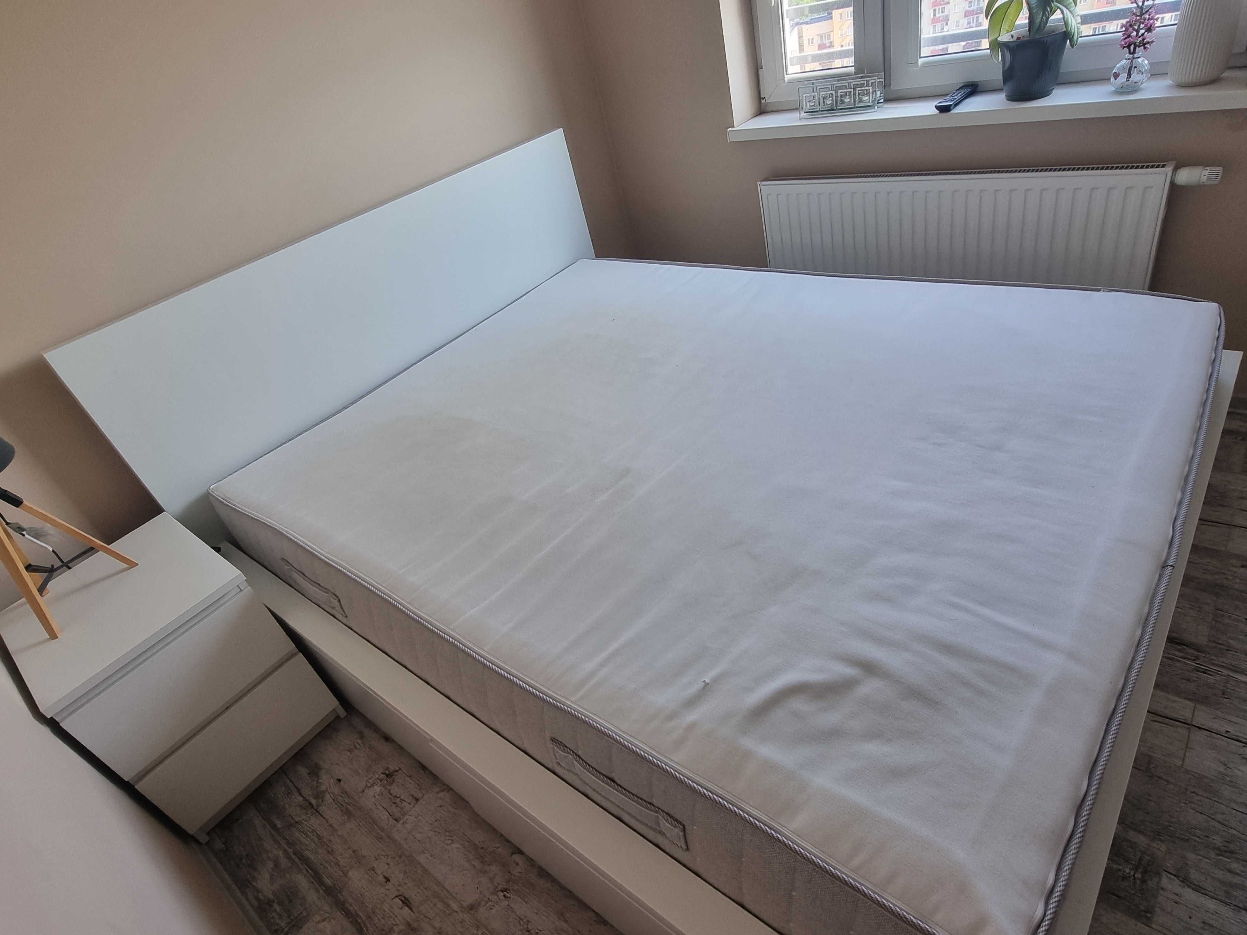 Łóżko Malim 209cmx156cm - białe z materacem