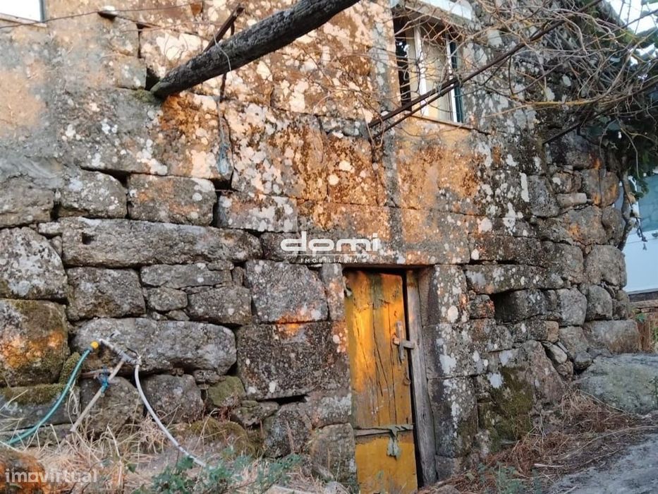 🏡 Moradia T2 no Picão – Montemuro, Castro Daire