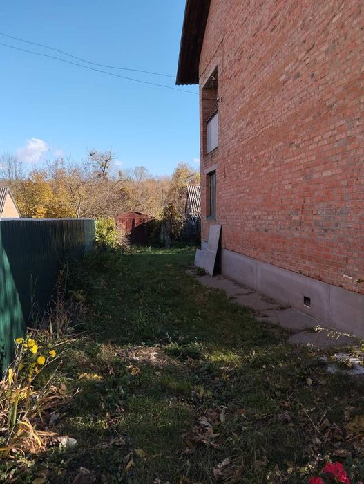 Продам будинок в центрі села